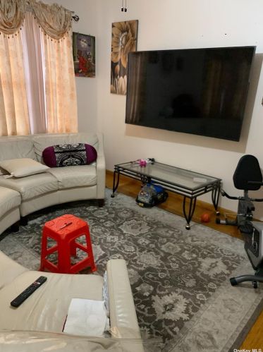 82-51 243rd St, Jamaica, NY 11426-1320