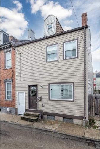 1910 Larkins Way, Pittsburgh, PA 15203-2011
