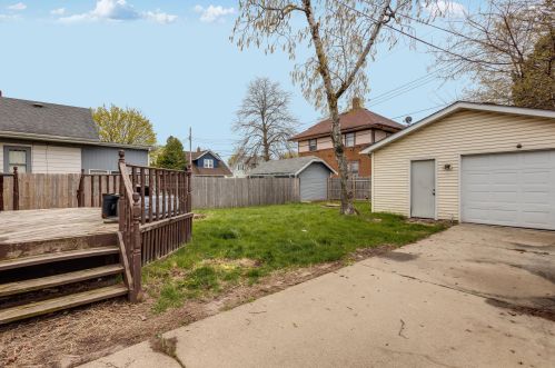 7110 16th Ave, Kenosha WI  53143-5332 exterior
