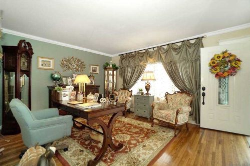 28 Berard Blvd, Oakdale, NY 11769-1709