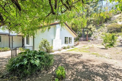 3243 Kirkham Dr, Glendale CA  91206-1131 exterior