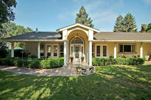 1519 Hillcrest Rd, Hollister, CA 95023-5201
