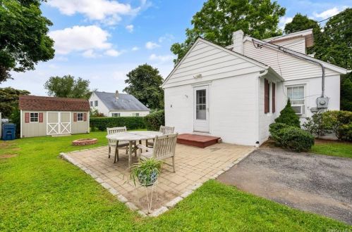 106 Oak Cir, Mahopac NY  10541-4146 exterior