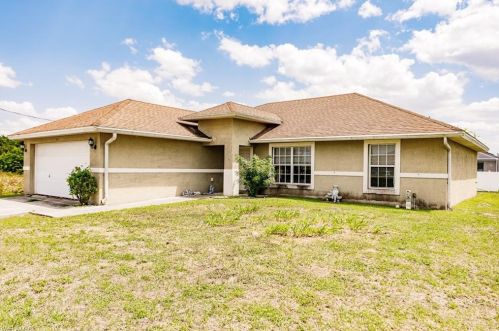 3111 12th St, Lehigh Acres, FL 33976-2915