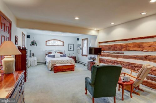 210 Hoernerstown Rd, Hummelstown PA  17036-9503 exterior