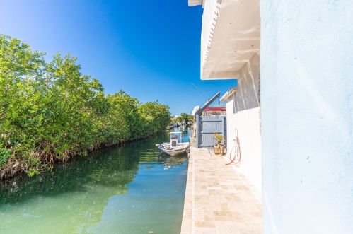 75 Coral Dr, Key Largo FL  33037-4362 exterior