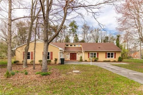 6920 Heathwood Ct, Kernersville, NC 27284-8607