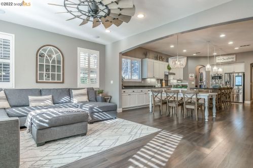 15 Solstice Ct, Oakley CA  94561-1759 exterior