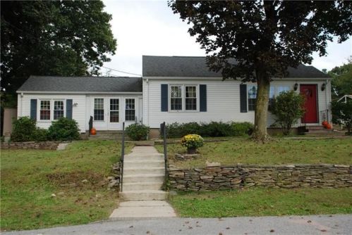 4 Arnold Dr, Providence, RI 02919-6402