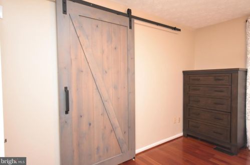 1630 Poplar Grove Dr, Herndon VA  20194-1738 exterior