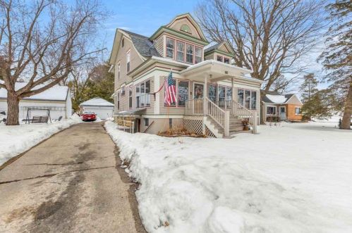 610 Milwaukee Rd, Clinton, WI 53525-9135