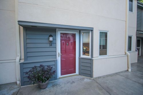 2555 Lake Dr, Milwaukee WI  53211-3859 exterior