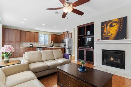 9872 Winkle Cir, Elk Grove CA  95757-6276 exterior