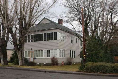 527 Main St, Weed, CA 96094-2329