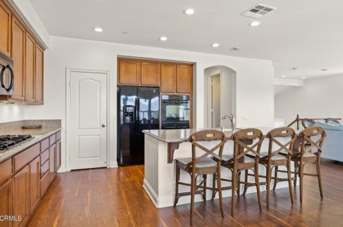 871 Coronado Cir, Santa Paula CA  93060-1666 exterior