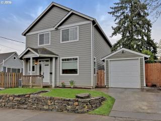 2028 Umatilla St, Portland, OR 97202-7413