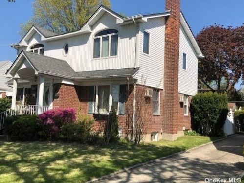 63 Maple Dr, New Hyde Park NY  11040-3154 exterior
