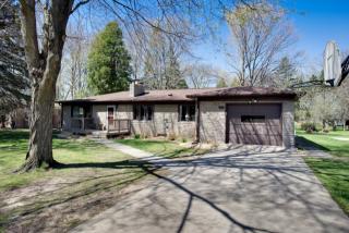 1370 Fatima St, Menasha, WI 54952-1421