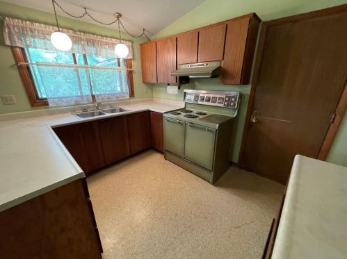 1364 93rd Ave, Kenosha, WI 53144-7734
