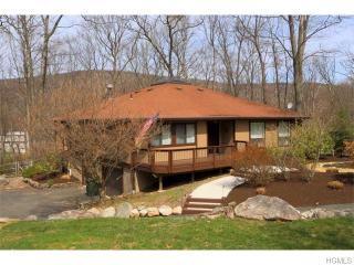 8 Jade Ct, Mount Ivy, NY 10970-2722
