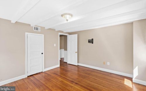 1096 Kings Hwy, Pilesgrove NJ  08098-2811 exterior