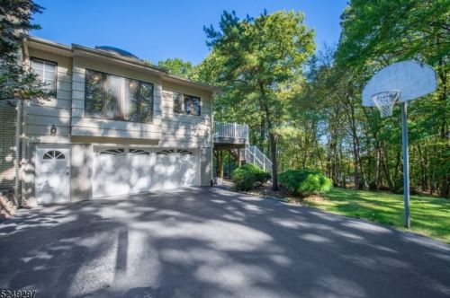 5 Round Hill Ter, Kinnelon NJ  07405-3217 exterior