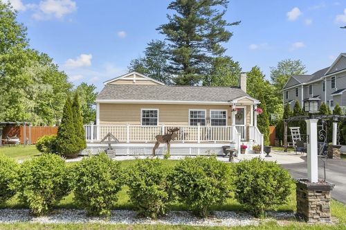16 Dumaine Ave, Nashua NH  03063-1033 exterior