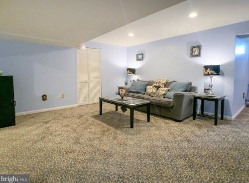 32 Sunrise Ct, Southampton PA 18966-1981 exterior