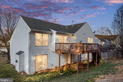15581 Andover Heights Dr, Woodbridge VA  22193-1071 exterior