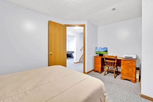 1565 Roscommon Dr, Pataskala OH  43062-7018 exterior