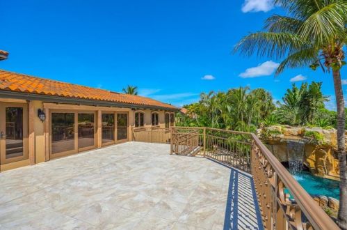 2718 Casey Ky Rd, Nokomis FL  34275-3306 exterior