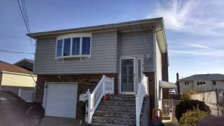 33 Neptune Ave, North Lindenhurst, NY 11757-6822