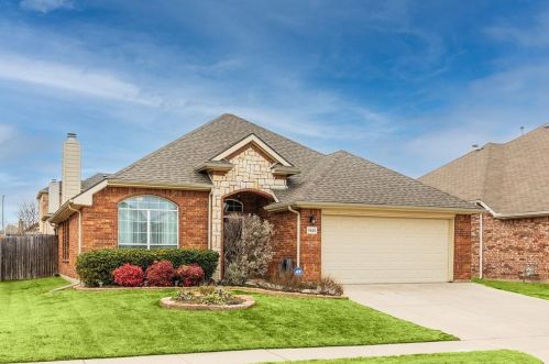 7425 Gairlock Dr, Fort Worth, TX 76179-4819
