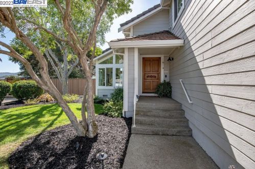 7336 Las Palmas Way, Pleasanton CA  94568-2775 exterior