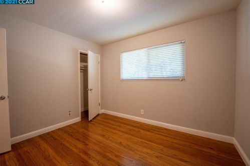 3301 Glenly Rd, Oakland CA  94605-4115 exterior