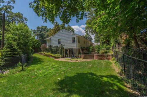 9 Doris Ct, Northport NY  11768-2000 exterior