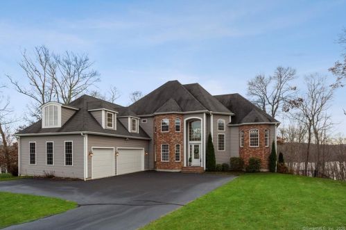 20 Darrows Rdg, East Lyme, CT 06333-1255