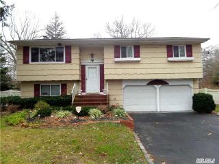 168 Evergreen Dr, Selden, NY 11784-2014