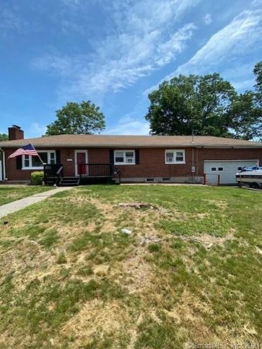 21 Wentworth St, Milford, CT 06461-2352