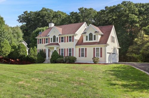 2710 Deer Track Ct, Mohegan Lake, NY 10547-2023