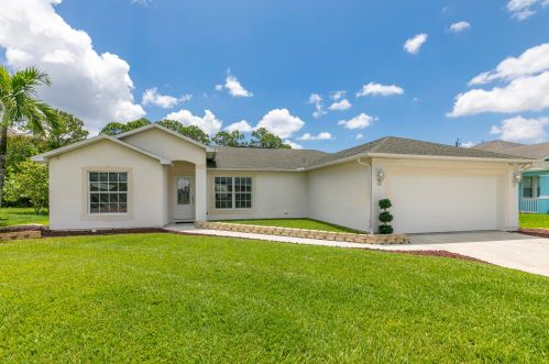 4197 Muncie St, Fort Pierce, FL 34953-3199