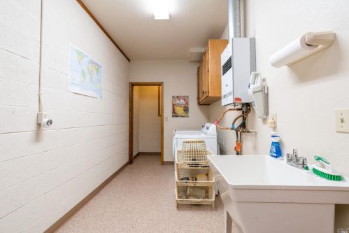 27421 Ridge Rd, Willits CA  95490-8985 exterior