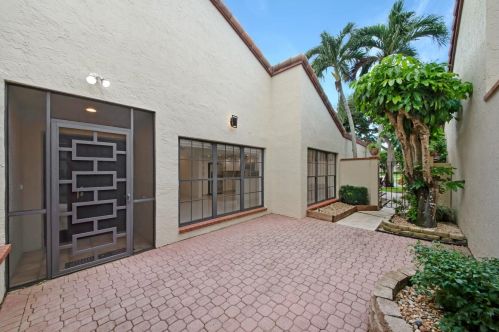 5622 Kiowa Cir, Boynton Beach FL  33437-1901 exterior