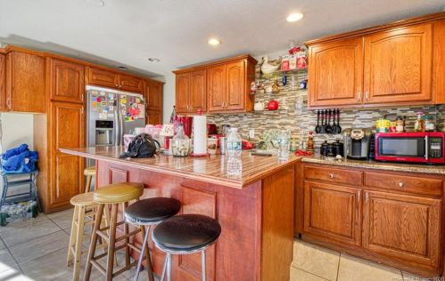 24 Summer St, Manchester, CT 06040-4944