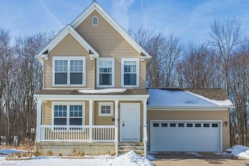3562 Astor Ln, Lorain, OH 44053-1172