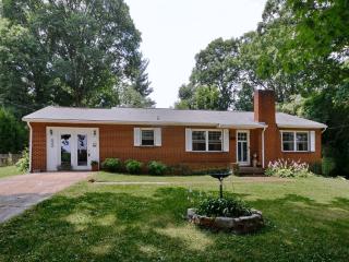 95 Shady Dr, Canton, NC 28716-3617