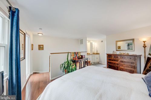 2100 Whisperwood Gln Ln, Herndon VA  20191-4117 exterior