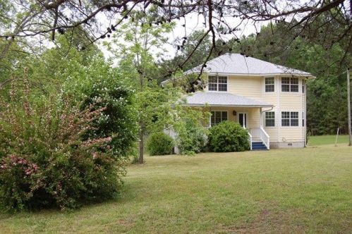 2105 Jennings Town Rd, Crewe, VA 23930-3718