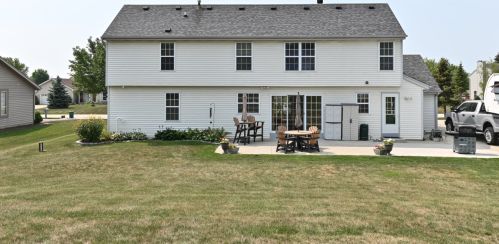 28842 Stone Ridge Ct, Waterford WI  53185-5609 exterior