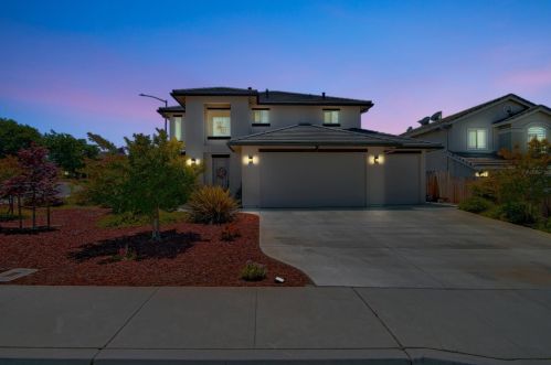 1401 Kathleen Ct, Hollister, CA 95023-6749